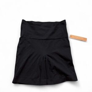 Skims biker shorts xs NWT